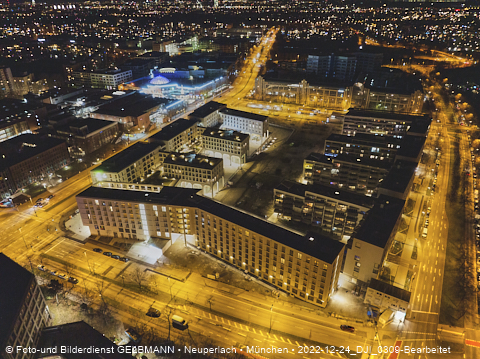 24.12.2022 - PerlachPlaza und Neue Mitte bei Nacht aus der Luft