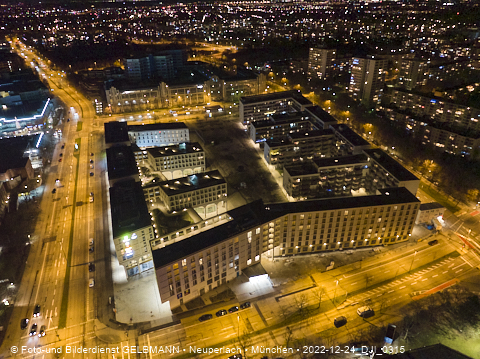 24.12.2022 - PerlachPlaza und Neue Mitte bei Nacht aus der Luft