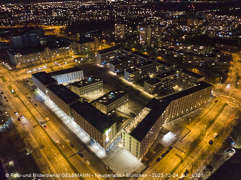 24.12.2022 - PerlachPlaza und Neue Mitte bei Nacht aus der Luft