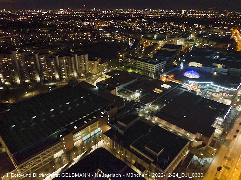 24.12.2022 - PerlachPlaza und Neue Mitte bei Nacht aus der Luft