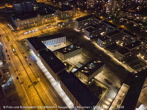 24.12.2022 - PerlachPlaza und Neue Mitte bei Nacht aus der Luft