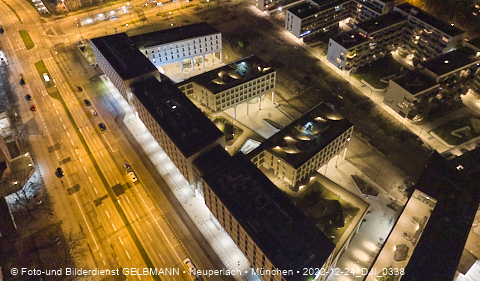 24.12.2022 - PerlachPlaza und Neue Mitte bei Nacht aus der Luft