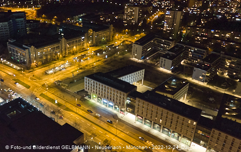 24.12.2022 - PerlachPlaza und Neue Mitte bei Nacht aus der Luft