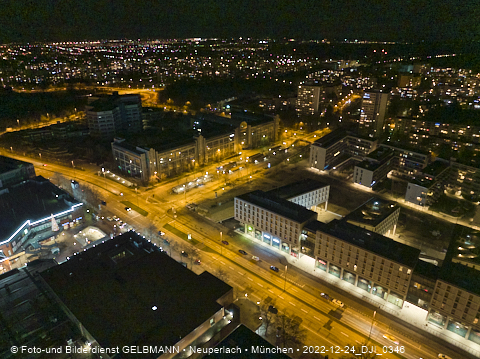 24.12.2022 - PerlachPlaza und Neue Mitte bei Nacht aus der Luft