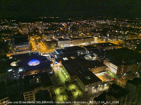 24.12.2022 - PerlachPlaza und Neue Mitte bei Nacht aus der Luft