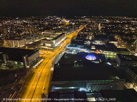 24.12.2022 - PerlachPlaza und Neue Mitte bei Nacht aus der Luft