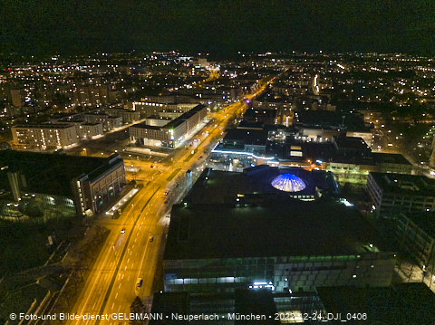 24.12.2022 - PerlachPlaza und Neue Mitte bei Nacht aus der Luft