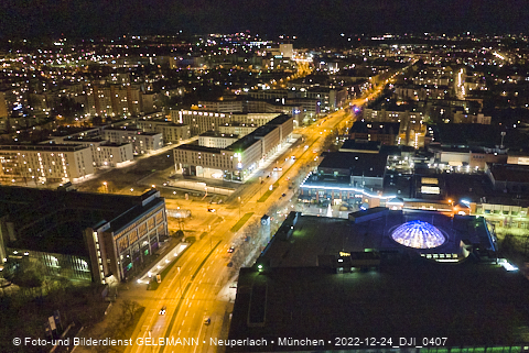 24.12.2022 - PerlachPlaza und Neue Mitte bei Nacht aus der Luft