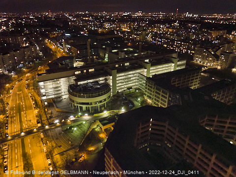 24.12.2022 - PerlachPlaza und Neue Mitte bei Nacht aus der Luft