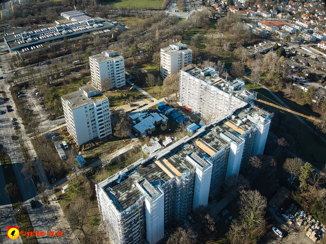 07.02.2023 - Luftbilder von der Sanierung am Karl-Marx-Ring 11-21 in Neuperlach