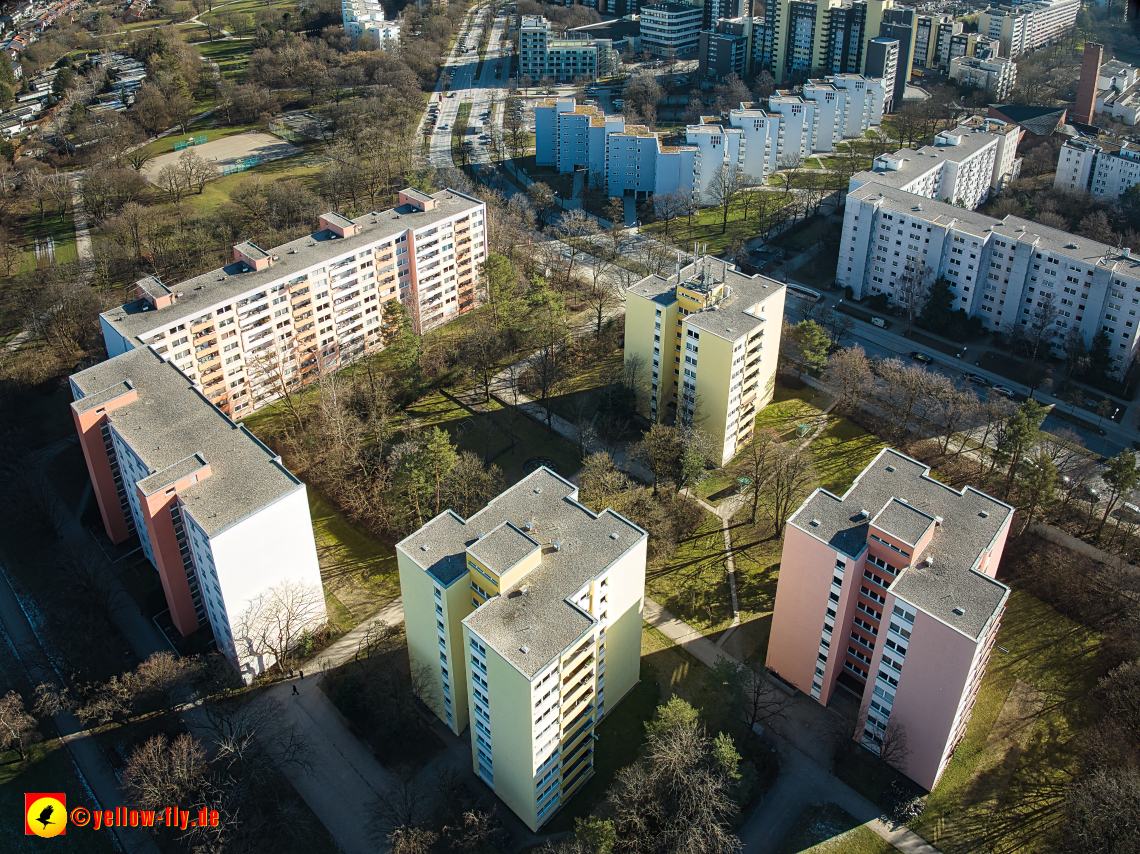 07.02.2023 - Luftbilder von der Sanierung am Karl-Marx-Ring 11-21 in Neuperlach