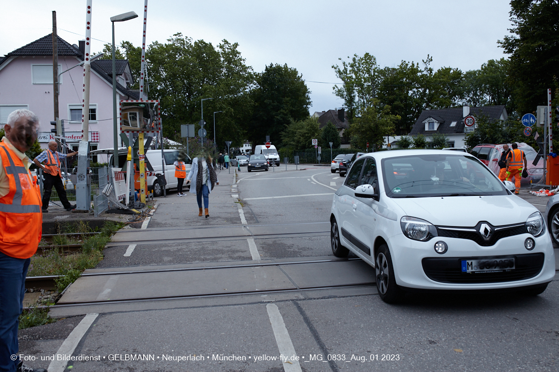 01.08.2023 - Bahnschranke an der S-Bahn Fasanerie