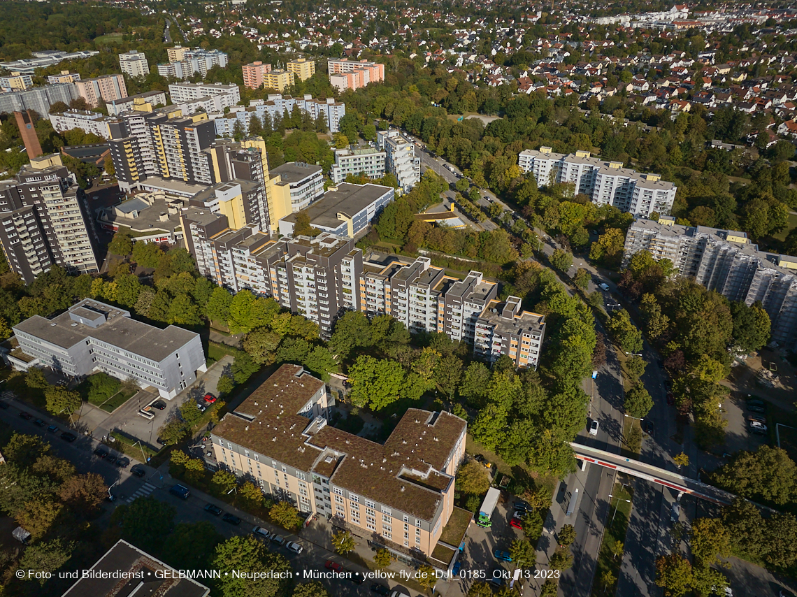13.10.2023 - unser Marx-Zentrum und Wohnanlage Karl-Marx-Ring 52-62 in Neuperlach