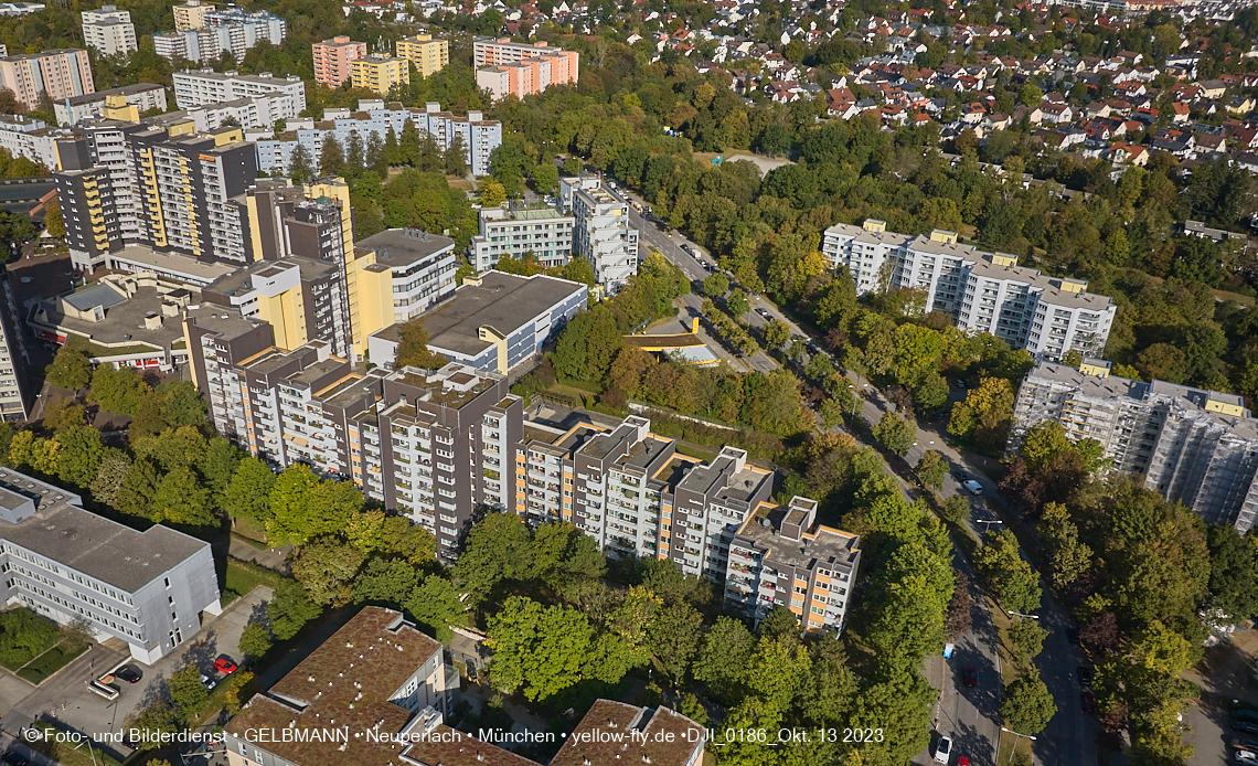 13.10.2023 - unser Marx-Zentrum und Wohnanlage Karl-Marx-Ring 52-62 in Neuperlach