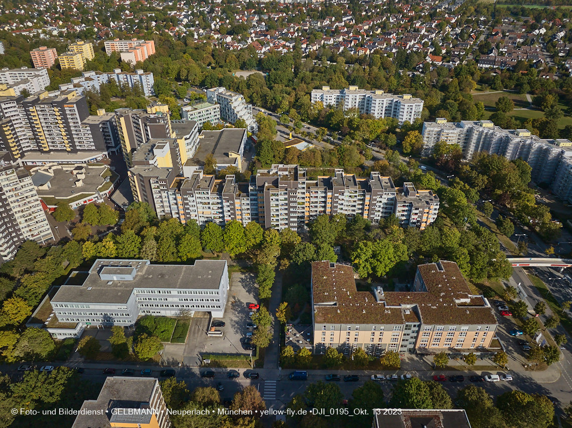 13.10.2023 - unser Marx-Zentrum und Wohnanlage Karl-Marx-Ring 52-62 in Neuperlach