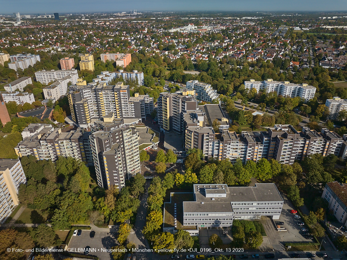 13.10.2023 - unser Marx-Zentrum und Wohnanlage Karl-Marx-Ring 52-62 in Neuperlach