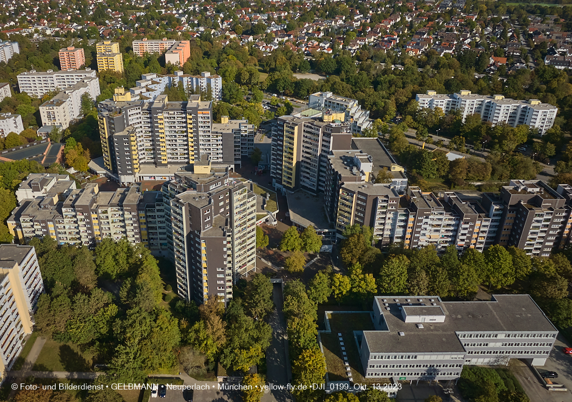 13.10.2023 - unser Marx-Zentrum und Wohnanlage Karl-Marx-Ring 52-62 in Neuperlach