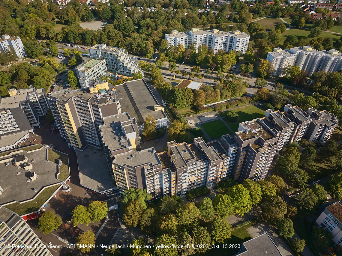 13.10.2023 - unser Marx-Zentrum und Wohnanlage Karl-Marx-Ring 52-62 in Neuperlach