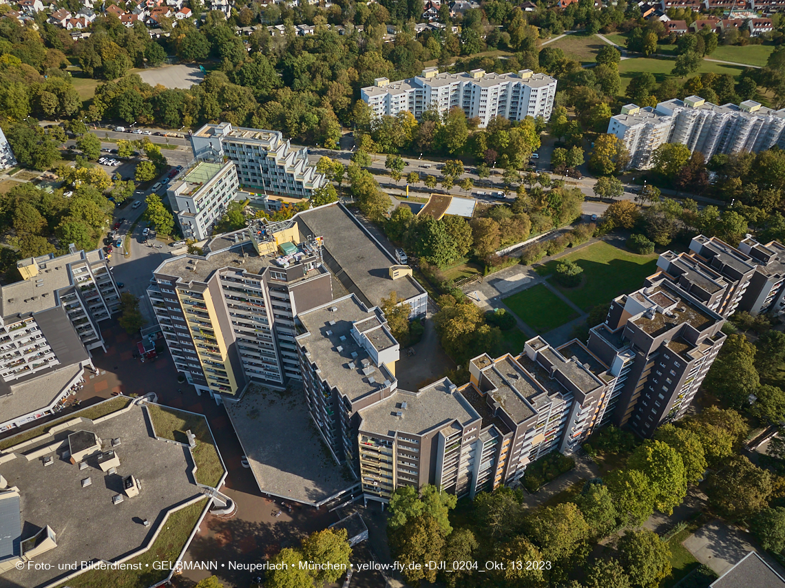 13.10.2023 - unser Marx-Zentrum und Wohnanlage Karl-Marx-Ring 52-62 in Neuperlach