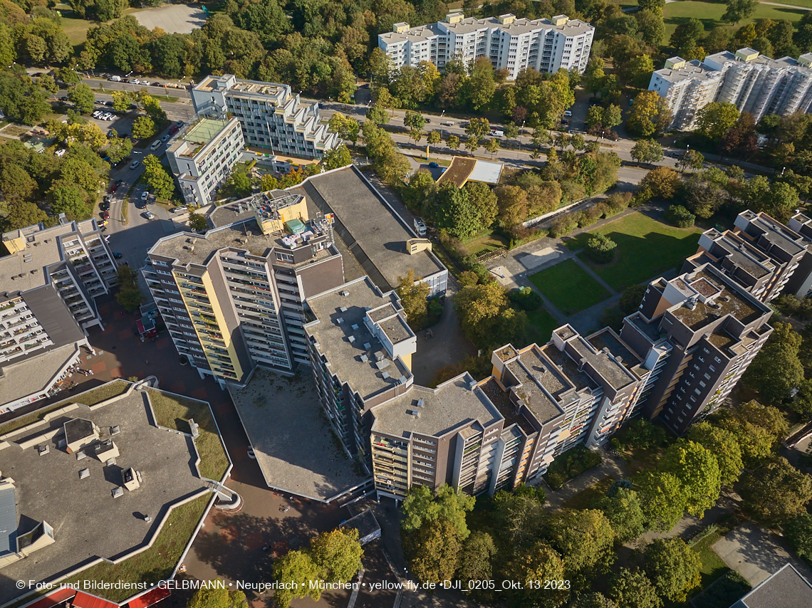 13.10.2023 - unser Marx-Zentrum und Wohnanlage Karl-Marx-Ring 52-62 in Neuperlach