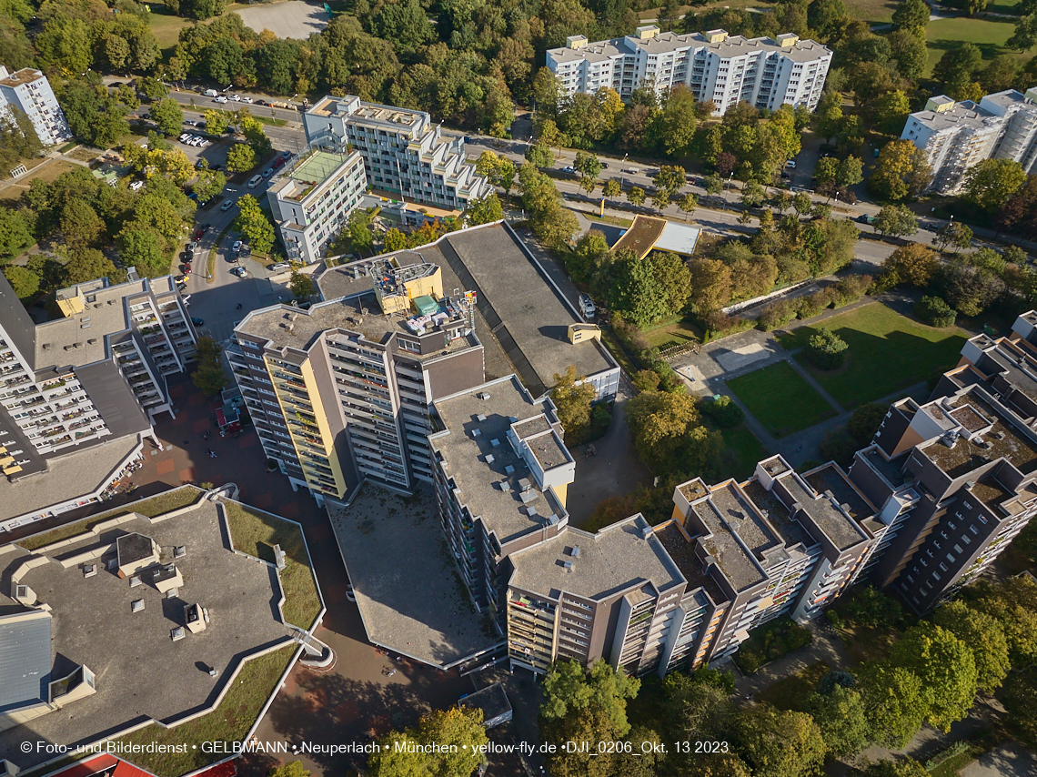 13.10.2023 - unser Marx-Zentrum und Wohnanlage Karl-Marx-Ring 52-62 in Neuperlach