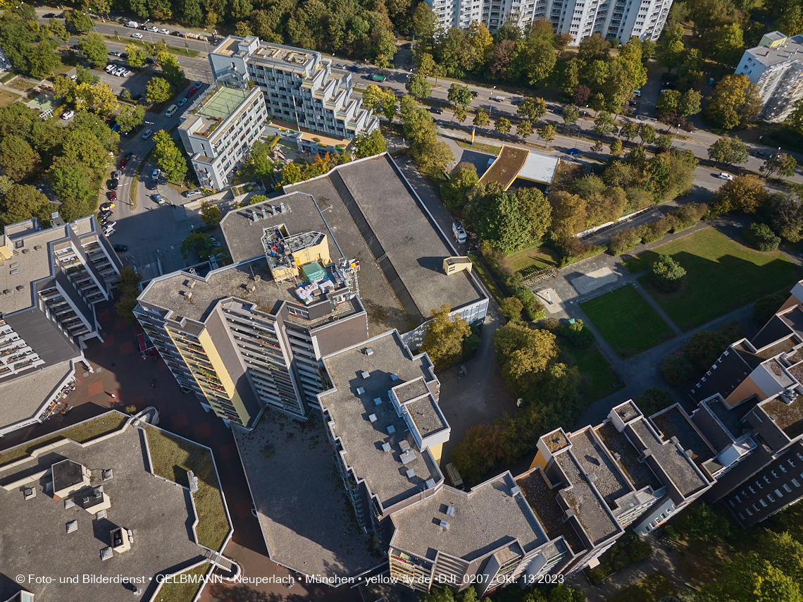 13.10.2023 - unser Marx-Zentrum und Wohnanlage Karl-Marx-Ring 52-62 in Neuperlach