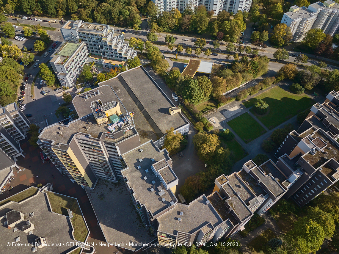 13.10.2023 - unser Marx-Zentrum und Wohnanlage Karl-Marx-Ring 52-62 in Neuperlach