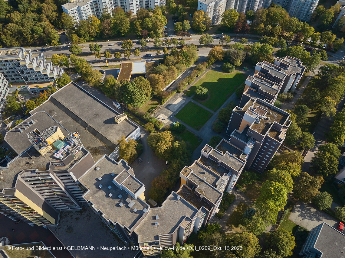 13.10.2023 - unser Marx-Zentrum und Wohnanlage Karl-Marx-Ring 52-62 in Neuperlach