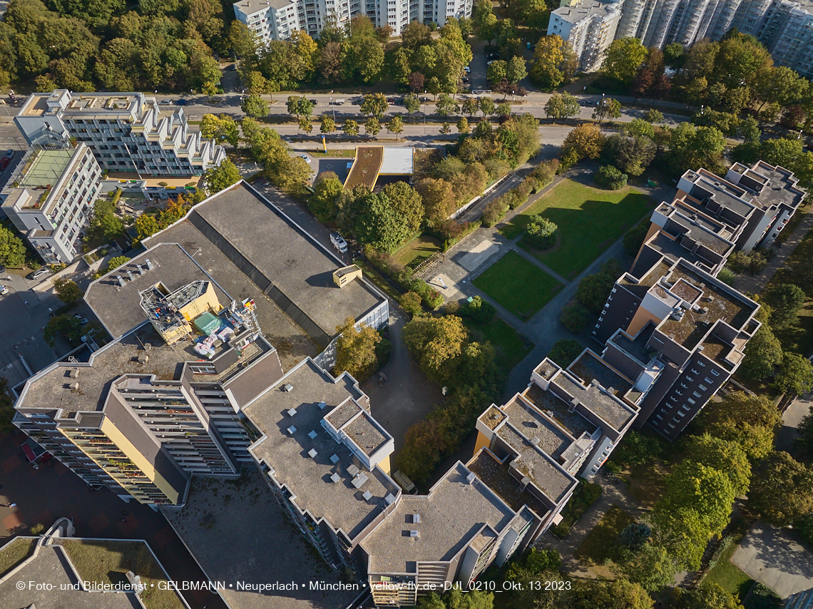 13.10.2023 - unser Marx-Zentrum und Wohnanlage Karl-Marx-Ring 52-62 in Neuperlach