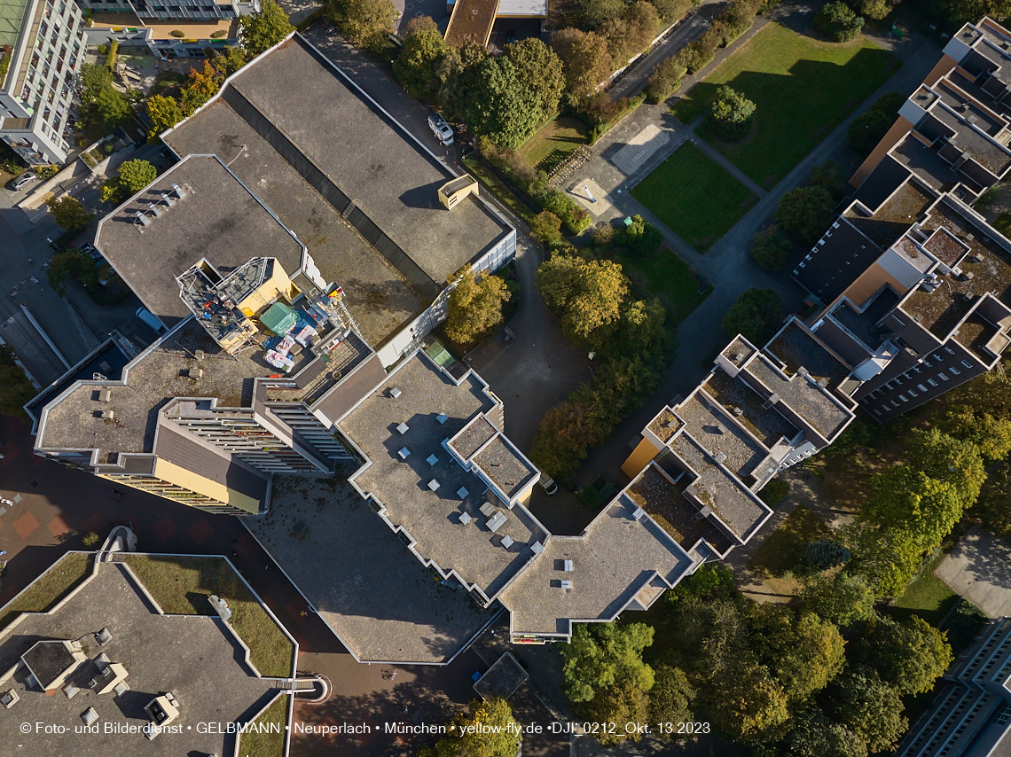 13.10.2023 - unser Marx-Zentrum und Wohnanlage Karl-Marx-Ring 52-62 in Neuperlach