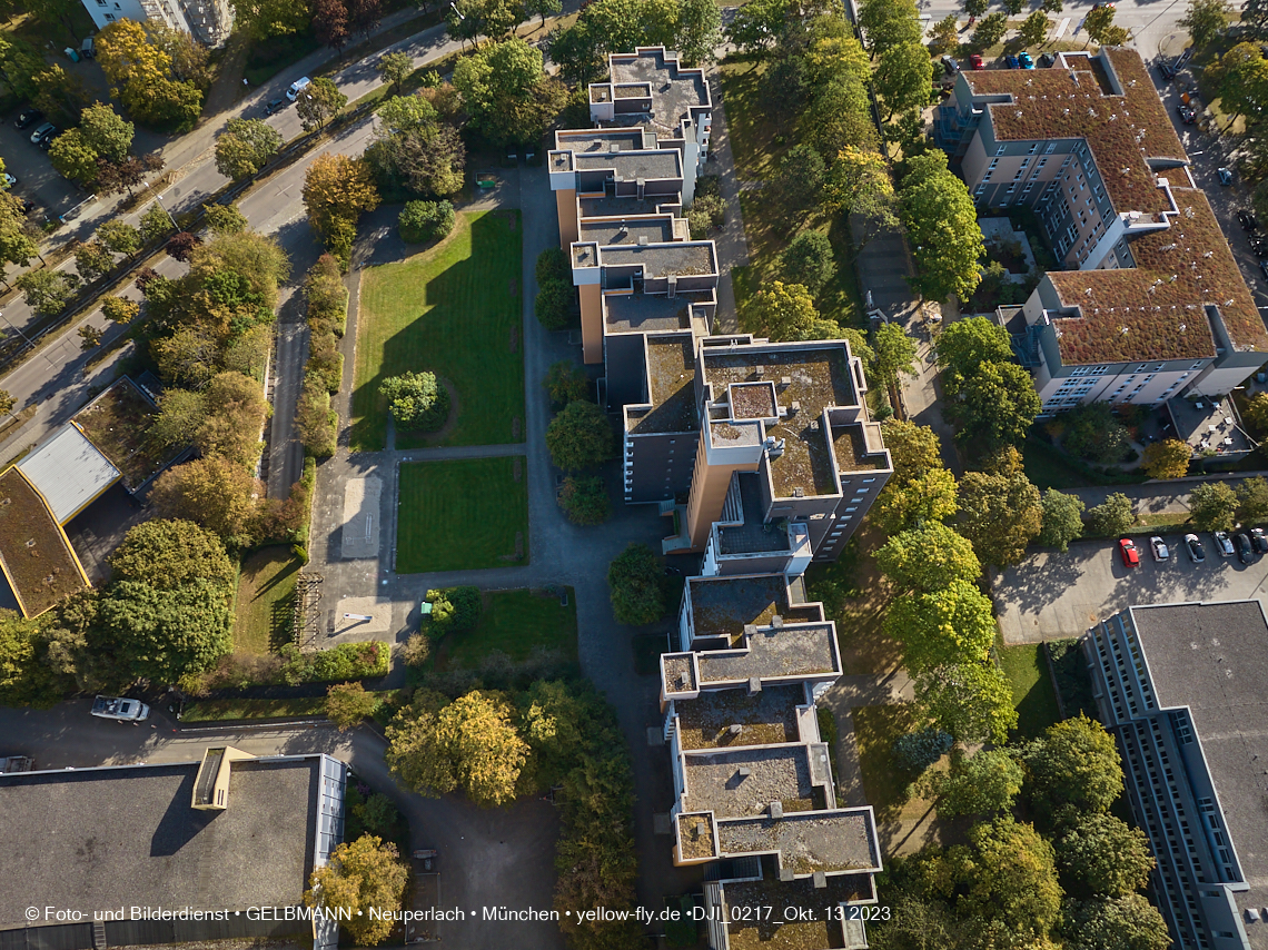 13.10.2023 - unser Marx-Zentrum und Wohnanlage Karl-Marx-Ring 52-62 in Neuperlach