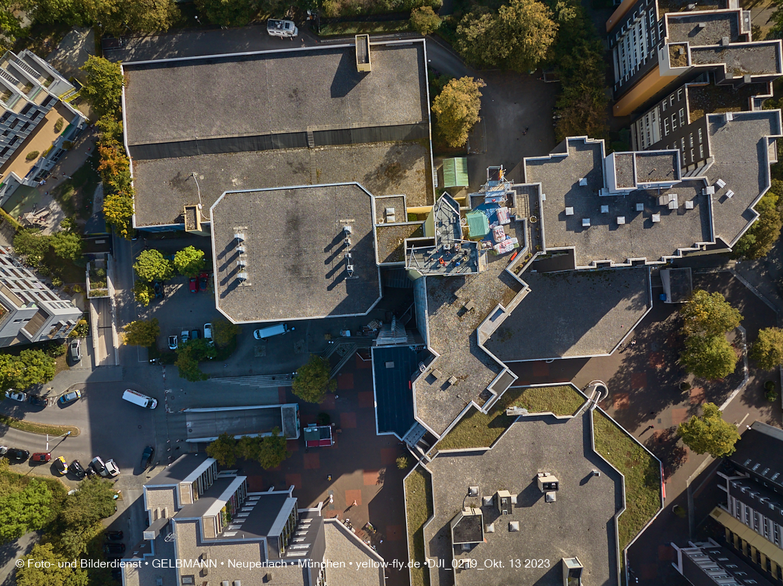 13.10.2023 - unser Marx-Zentrum und Wohnanlage Karl-Marx-Ring 52-62 in Neuperlach