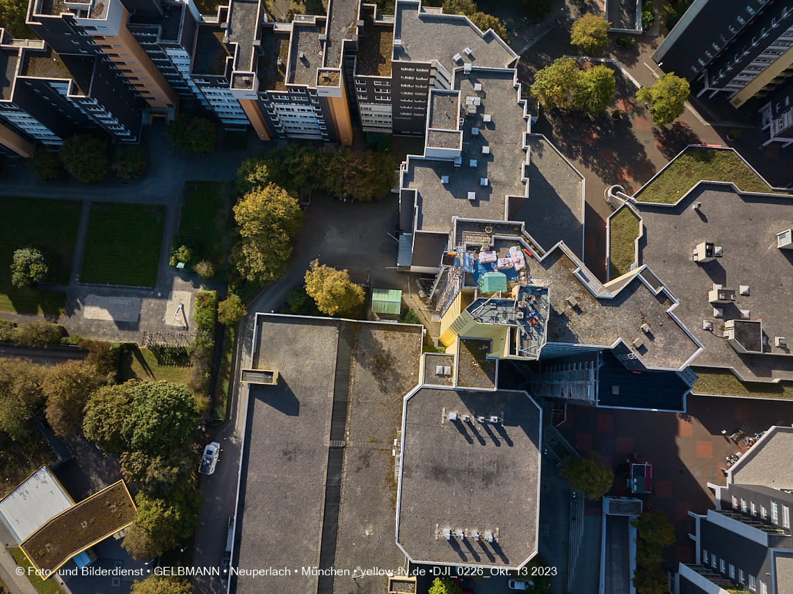 13.10.2023 - unser Marx-Zentrum und Wohnanlage Karl-Marx-Ring 52-62 in Neuperlach
