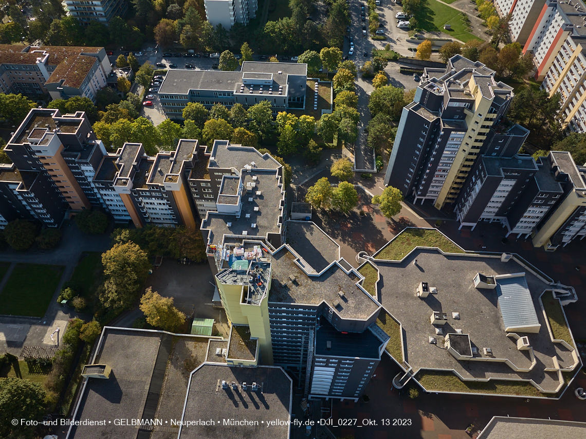 13.10.2023 - unser Marx-Zentrum und Wohnanlage Karl-Marx-Ring 52-62 in Neuperlach