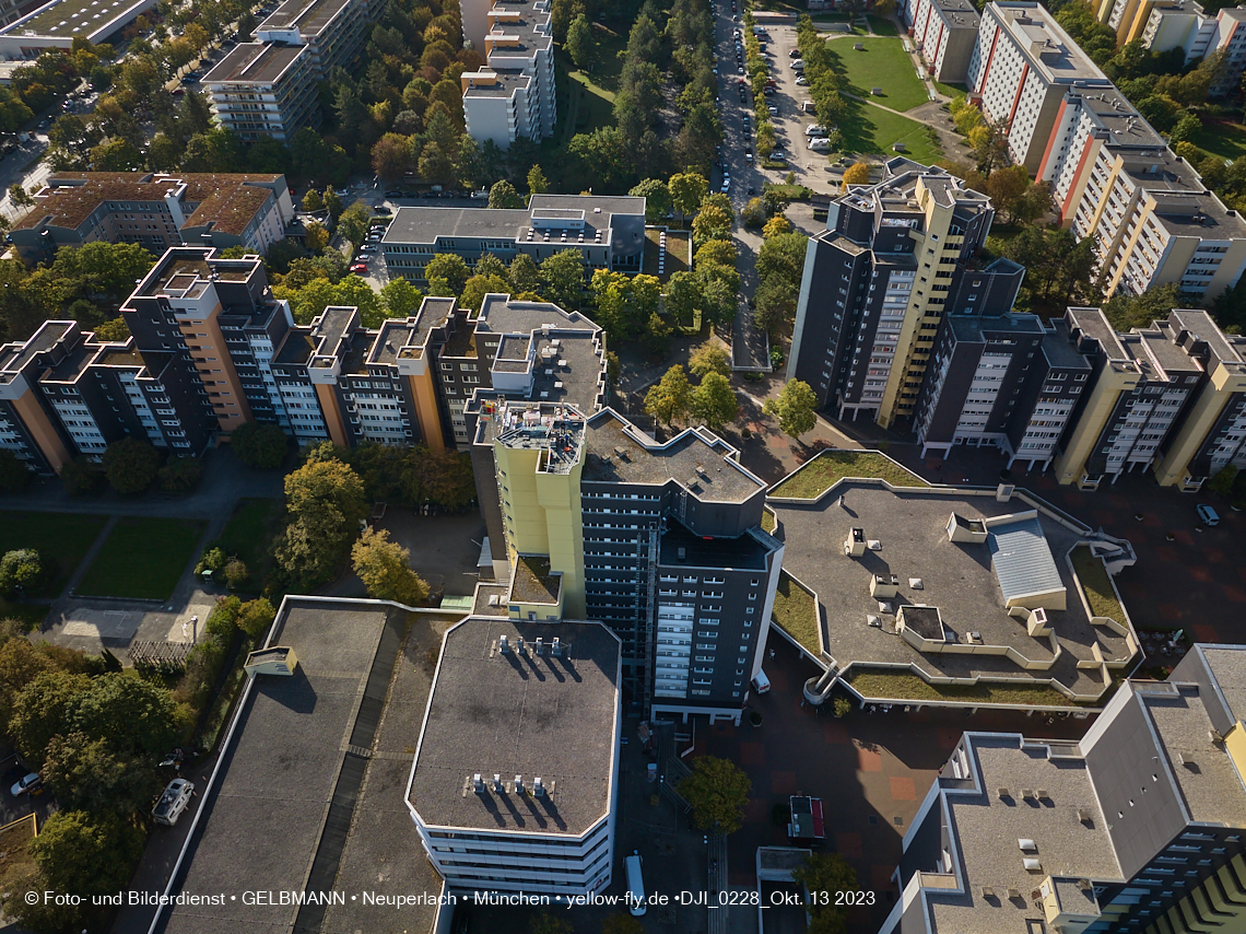 13.10.2023 - unser Marx-Zentrum und Wohnanlage Karl-Marx-Ring 52-62 in Neuperlach