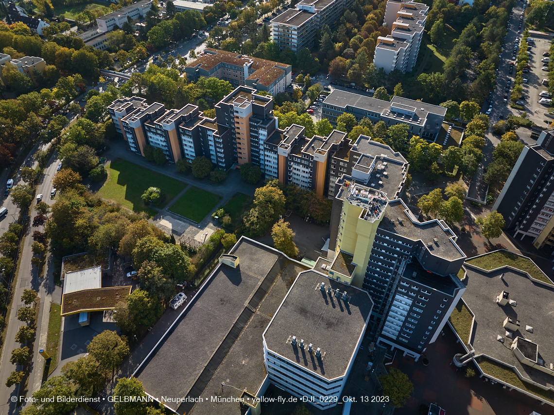 13.10.2023 - unser Marx-Zentrum und Wohnanlage Karl-Marx-Ring 52-62 in Neuperlach