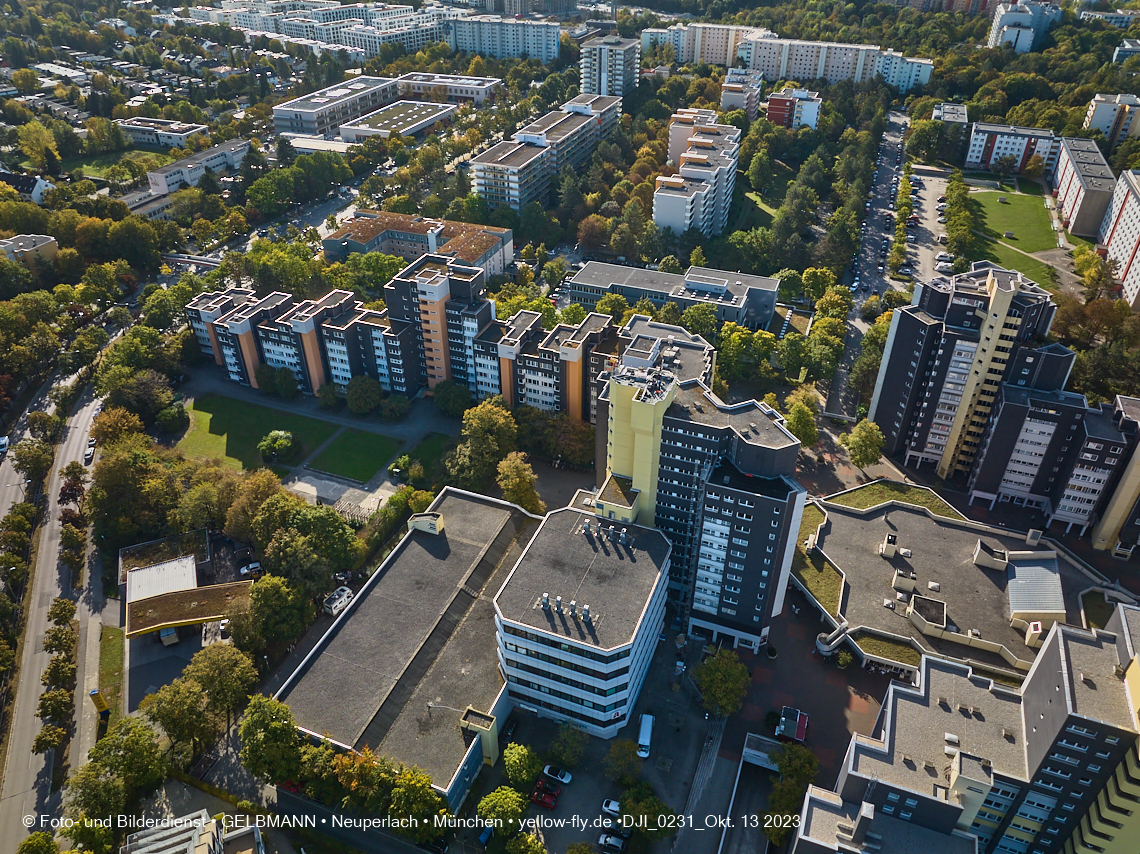 13.10.2023 - unser Marx-Zentrum und Wohnanlage Karl-Marx-Ring 52-62 in Neuperlach