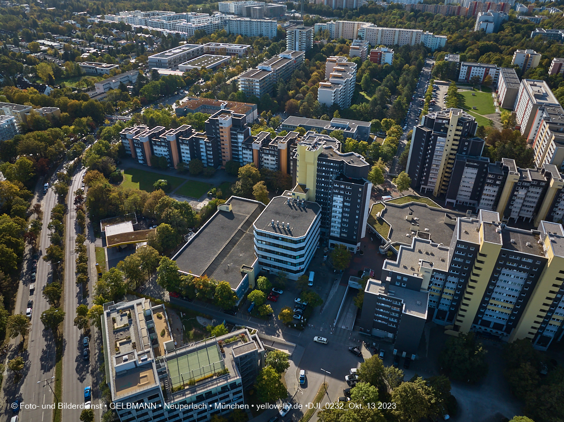 13.10.2023 - unser Marx-Zentrum und Wohnanlage Karl-Marx-Ring 52-62 in Neuperlach