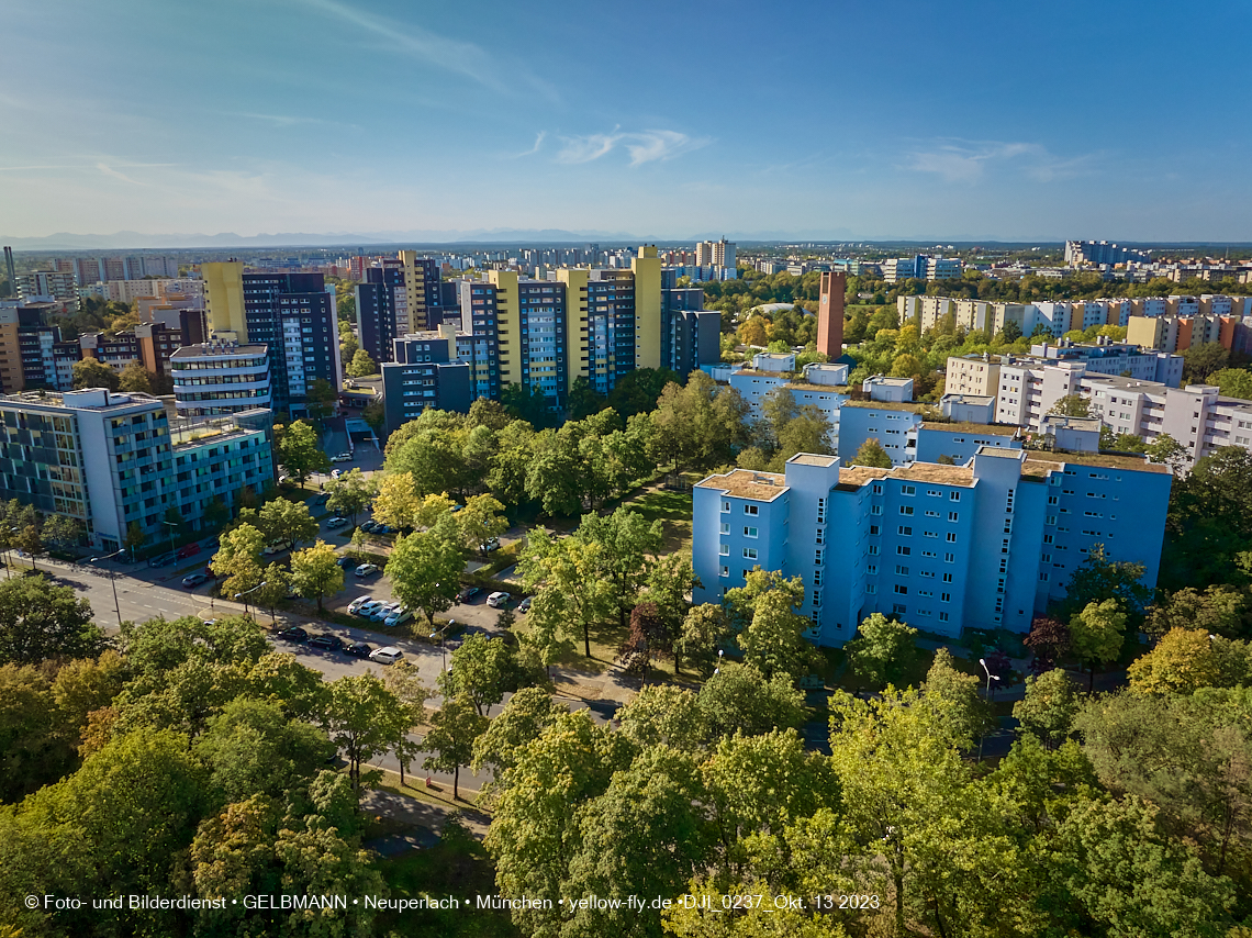 13.10.2023 - unser Marx-Zentrum und Wohnanlage Karl-Marx-Ring 52-62 in Neuperlach