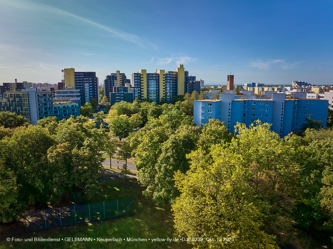 13.10.2023 - unser Marx-Zentrum und Wohnanlage Karl-Marx-Ring 52-62 in Neuperlach