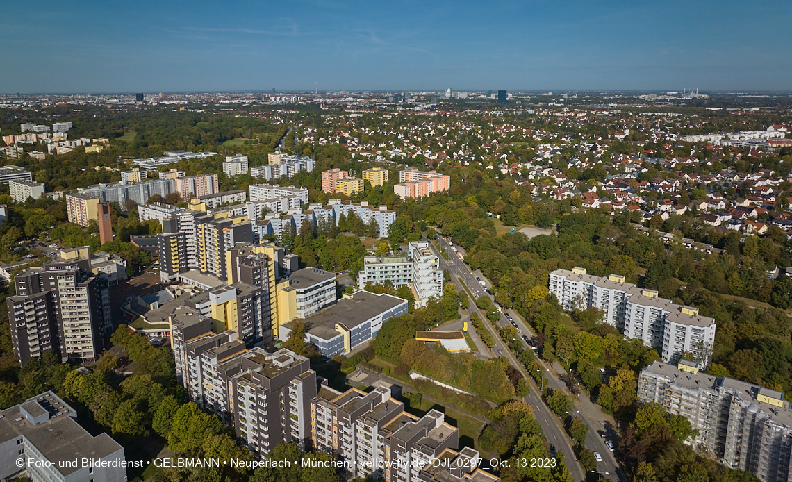13.10.2023 - unser Marx-Zentrum und Wohnanlage Karl-Marx-Ring 52-62 in Neuperlach