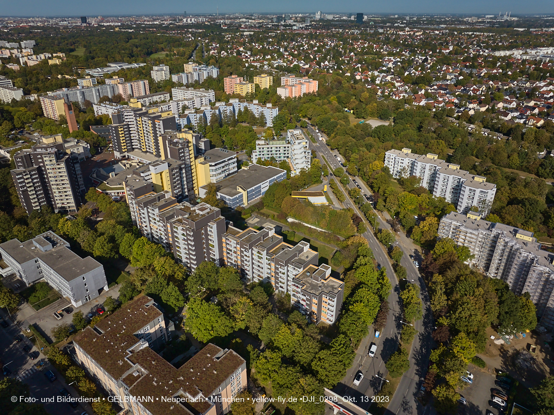 13.10.2023 - unser Marx-Zentrum und Wohnanlage Karl-Marx-Ring 52-62 in Neuperlach