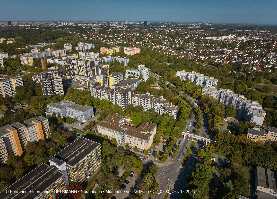 13.10.2023 - unser Marx-Zentrum und Wohnanlage Karl-Marx-Ring 52-62 in Neuperlach