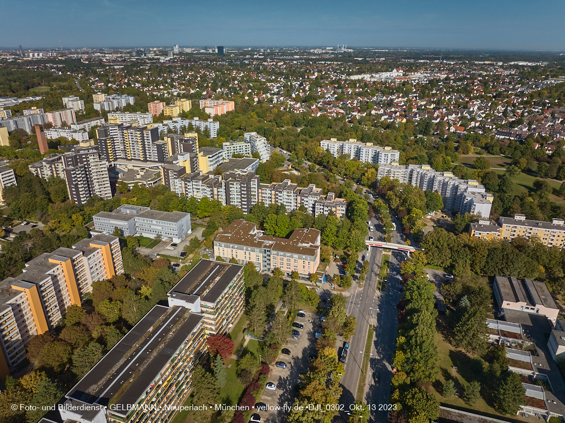 13.10.2023 - unser Marx-Zentrum und Wohnanlage Karl-Marx-Ring 52-62 in Neuperlach