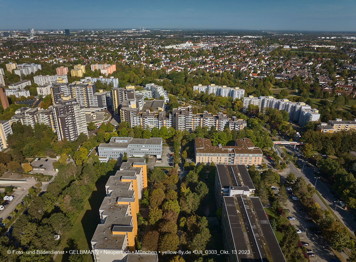 13.10.2023 - unser Marx-Zentrum und Wohnanlage Karl-Marx-Ring 52-62 in Neuperlach