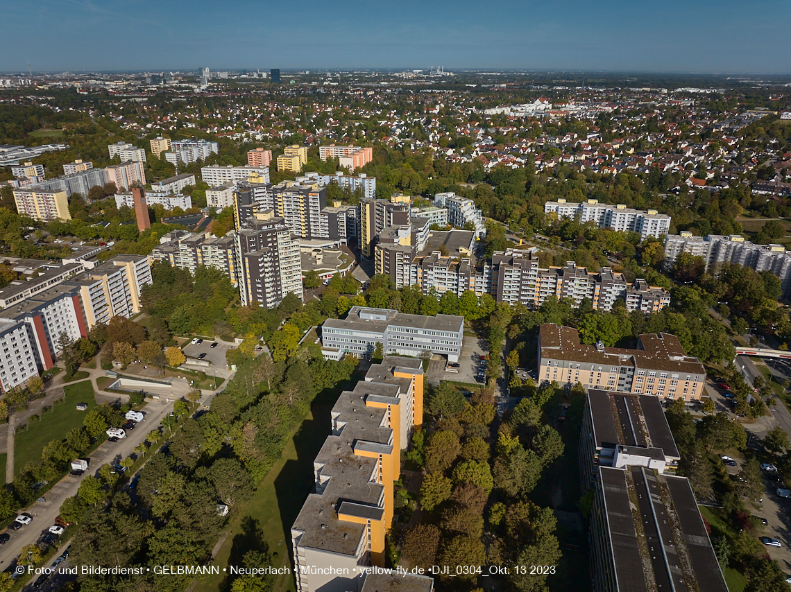 13.10.2023 - unser Marx-Zentrum und Wohnanlage Karl-Marx-Ring 52-62 in Neuperlach