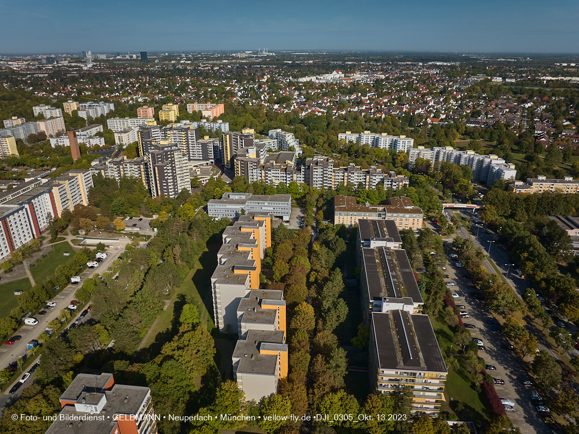 13.10.2023 - unser Marx-Zentrum und Wohnanlage Karl-Marx-Ring 52-62 in Neuperlach