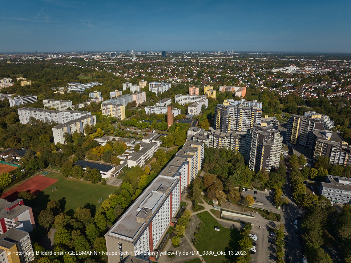 13.10.2023 - unser Marx-Zentrum und Wohnanlage Karl-Marx-Ring 52-62 in Neuperlach
