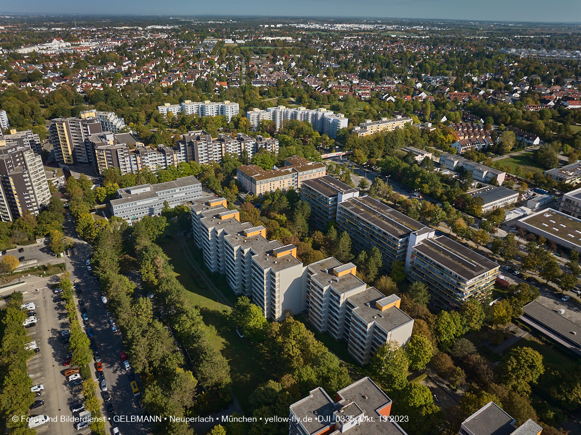 13.10.2023 - unser Marx-Zentrum und Wohnanlage Karl-Marx-Ring 52-62 in Neuperlach