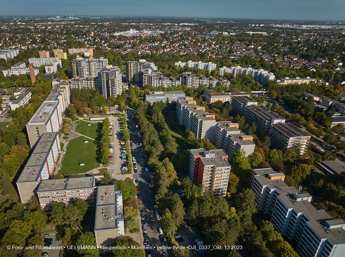 13.10.2023 - unser Marx-Zentrum und Wohnanlage Karl-Marx-Ring 52-62 in Neuperlach